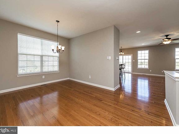 5th image of 62 Phineas Ln