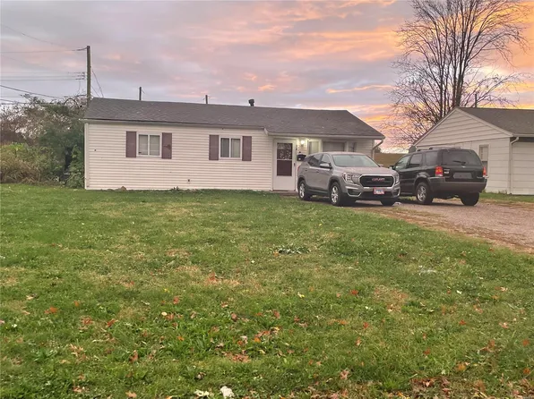 30 Saint Gregory Dr, Cahokia, IL 62206