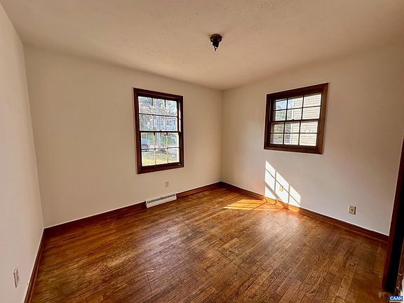 5th image of 310 Carlton Rd