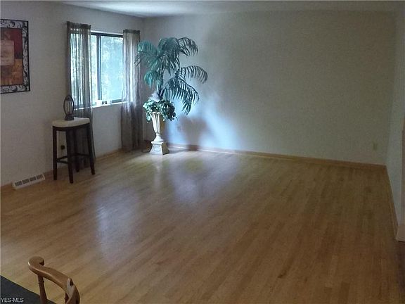 5th image of 9394 Bassett Ln #413