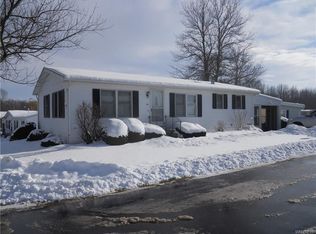 53 Woodside Dr, Bergen, NY 14416