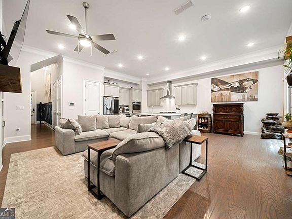 3rd image of 762 Stickley Oak Way
