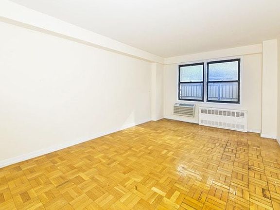 5th image of 200 E 15th St APT 2D