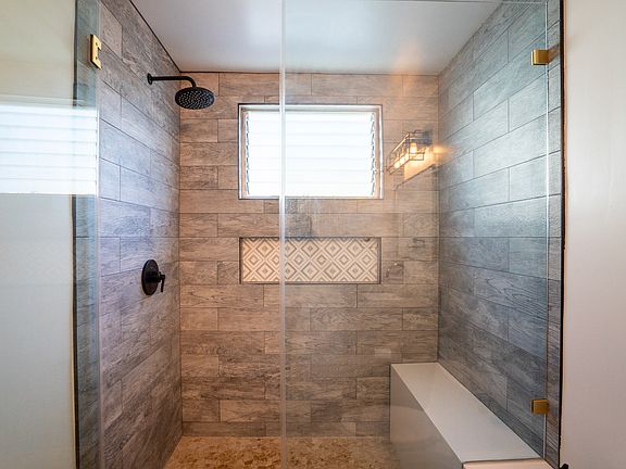 5th image of 1036 N Genesee Ave #2
