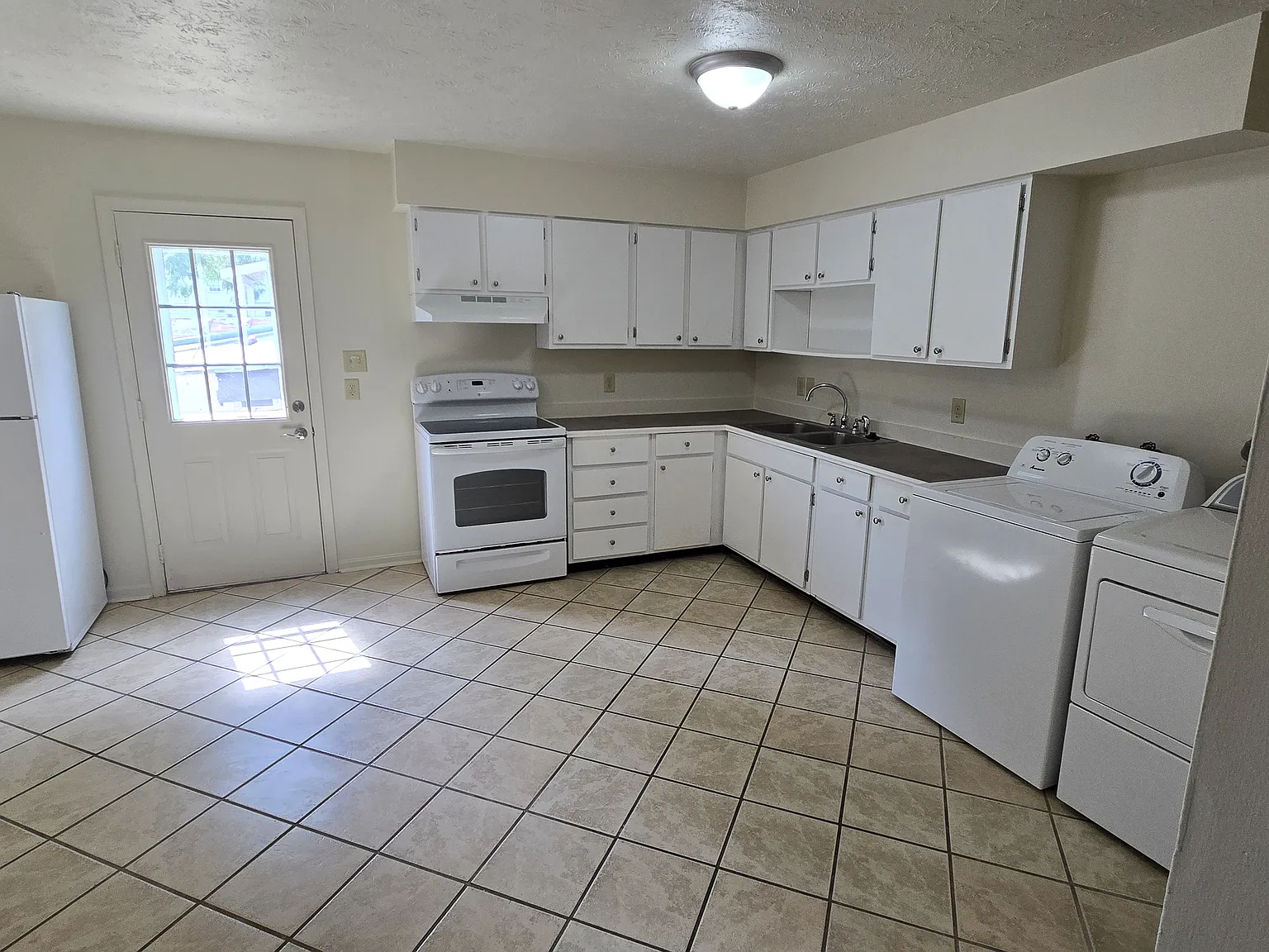 2 bed, 960 sqft, $1,500 — Photo 3