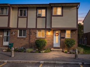 1414 Foxwell St #6, Ottawa, ON K1B5J4