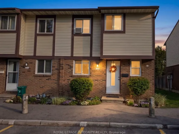 1414 Foxwell St #6, Ottawa, ON K1B 5J4