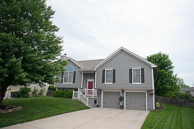 1st image of 1752 SE Embassy Dr