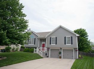 1752 SE Embassy Dr, Lees Summit, MO 64081