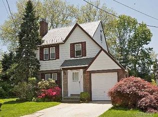 34 Purdy Ct, Rockville Centre, NY 11570