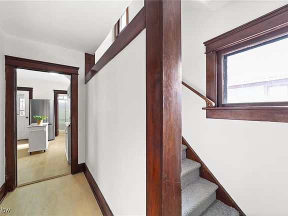 4th image of 221 East St