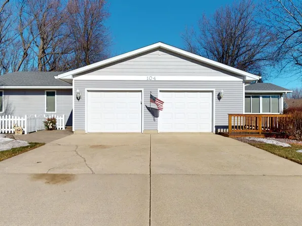 104 Woodlane Dr, Clear Lake, IA 50428
