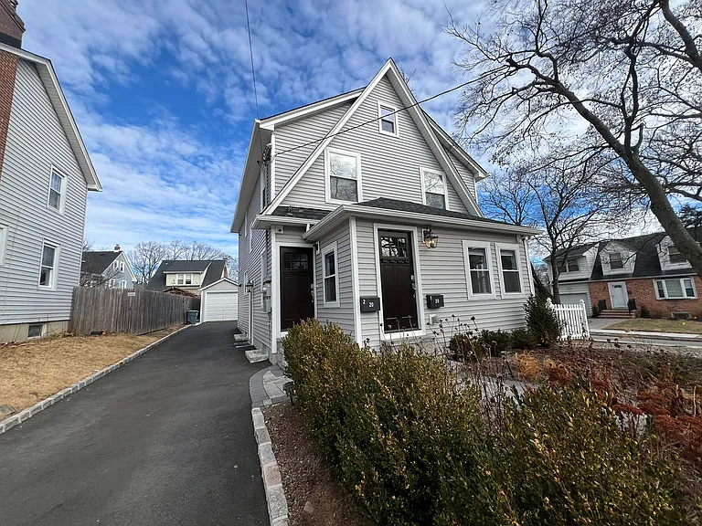 Front View of 20 Van Dyke Pl
