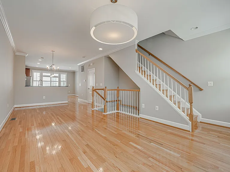 2608 S Kenmore Ct — Photo 15
