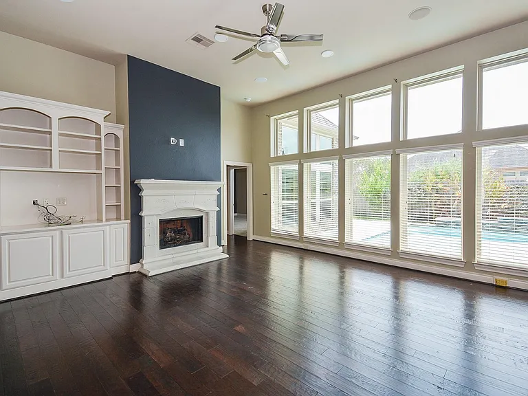 28803 Davenport Dr — Photo 17