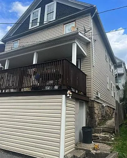 R3105 Oak St — Photo 2