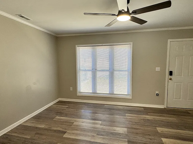 1312 Barnes St — Photo 3
