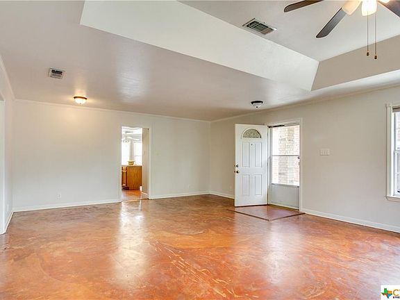 5th image of 980 Woodrow Cir