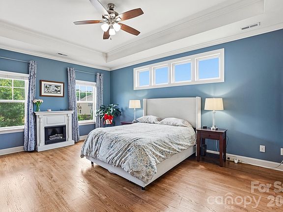 5th image of 522 Iron Horse Ln