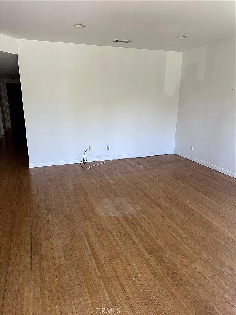 3 bed, 1200 sqft, $5,990 — Photo 2