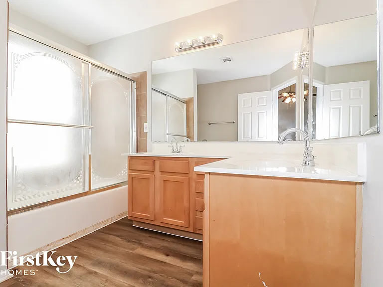 6543 W Kings Ave — Photo 10