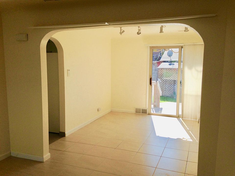 1st image of 835 N Eudora St
