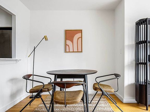 4th image of 279 E 44th St APT 20D