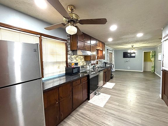 4th image of 2446 Bailey Dr