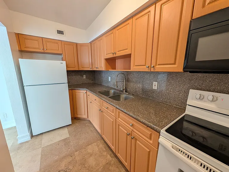 3007 N Andrews Ave — Photo 7