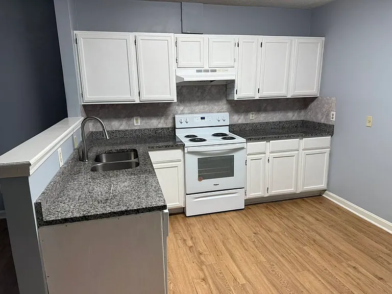 1612 W Market St #1 — Photo 5