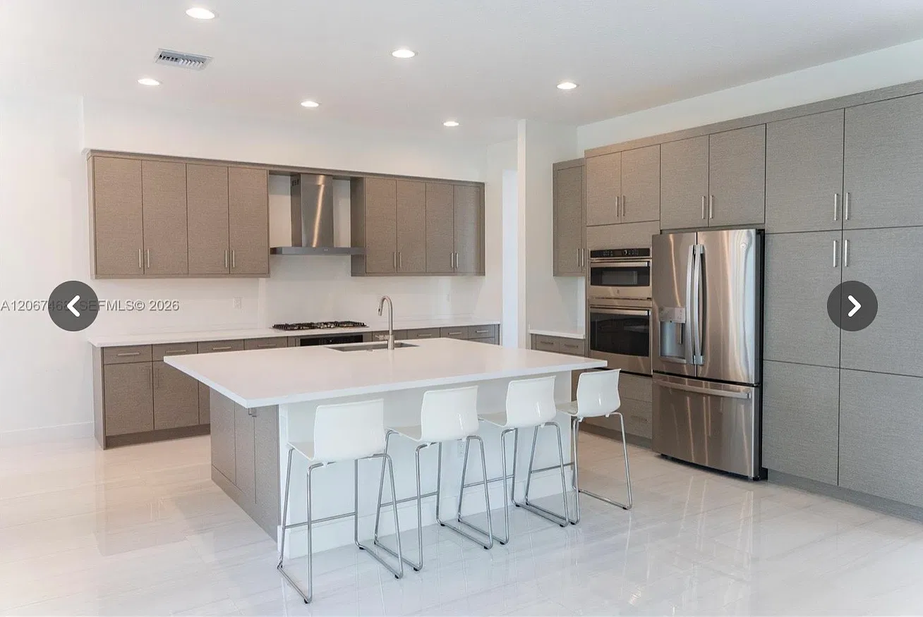 5 bed, 4609 sqft, $15,000 — Photo 4