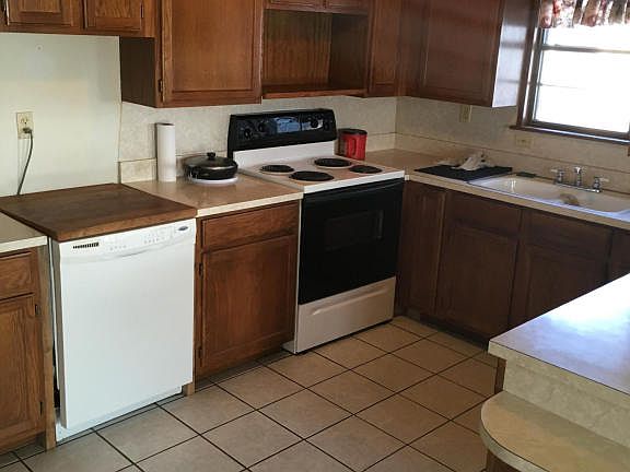 4th image of 218 Francklyn Dr