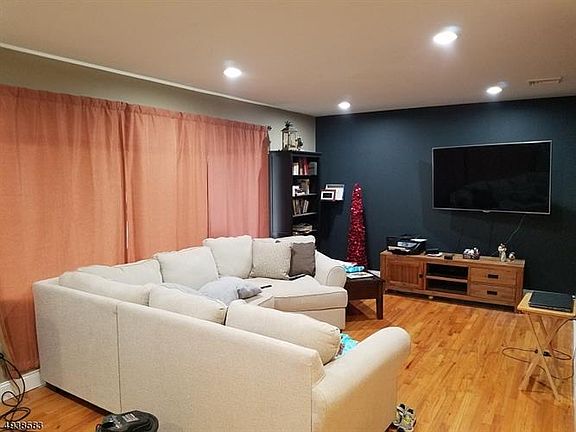 2nd image of 8 Shiawassee Dr