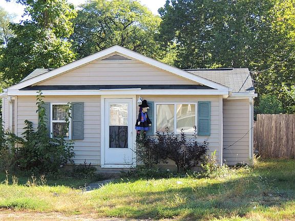 2nd image of 2814 Sewell St