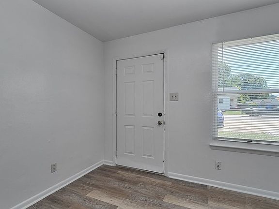 3rd image of 2784 Peach St