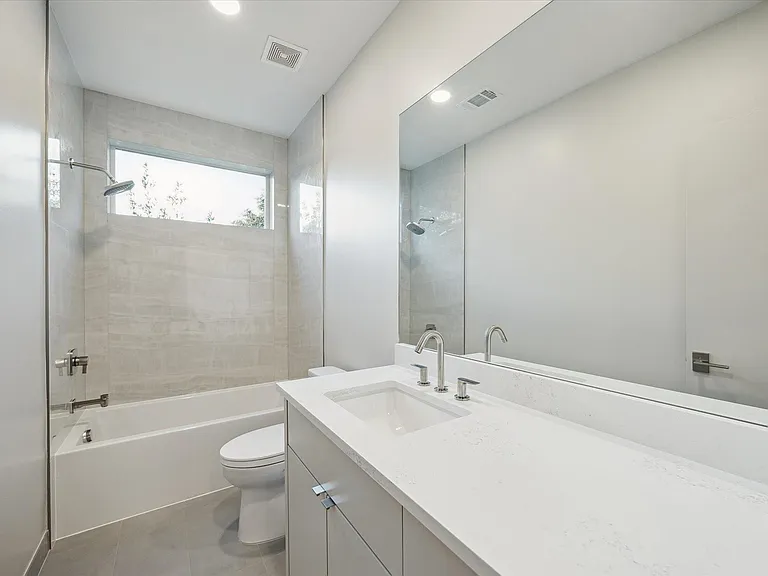 2129 Quenby St — Photo 31