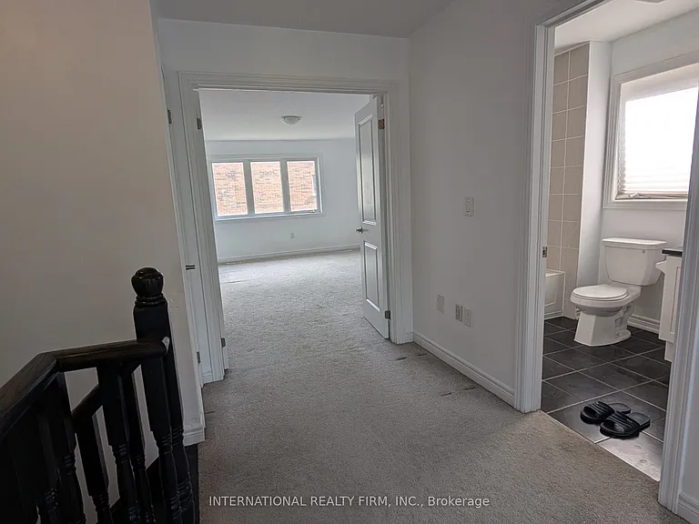 734 Yarfield Cres #MAIN — Photo 12