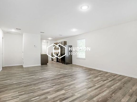 4th image of 2301 Victory St