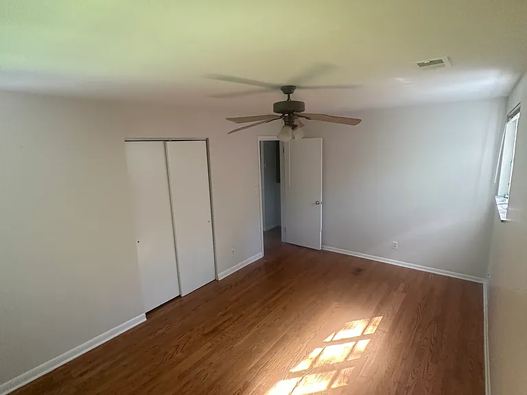 5405 Lonas Dr — Photo 9