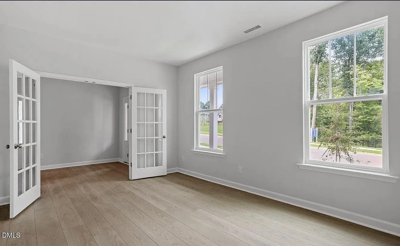 5 bed, 4.0 bath, 4045 sqft, $3,745 — Photo 4