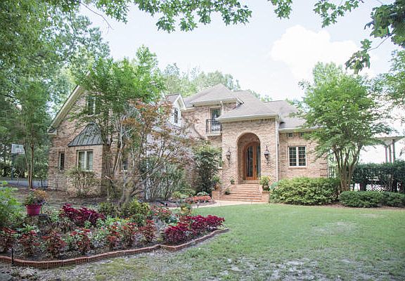2nd image of 688 W Lakeshore Dr