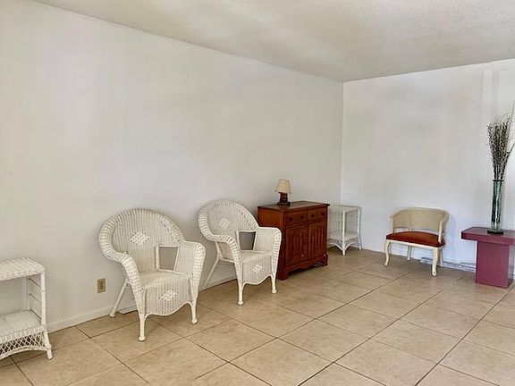 5th image of 142 Norwich #F