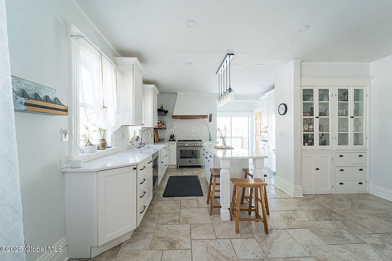 4th image of 341 Spring Avenue