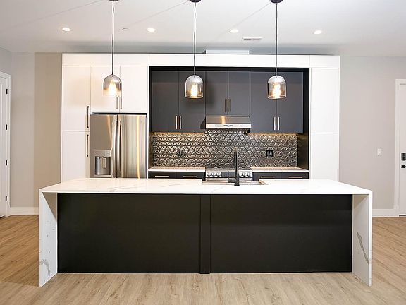 5th image of 1606 S Ashland Ave #306