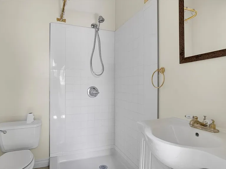114 Forest Ave — Photo 20