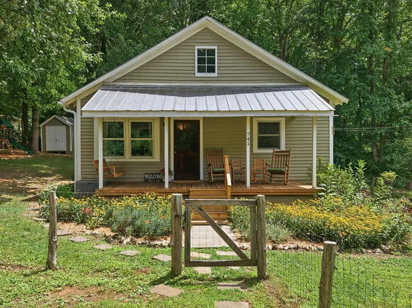 741 Latimer St, Hillsborough, NC 27278