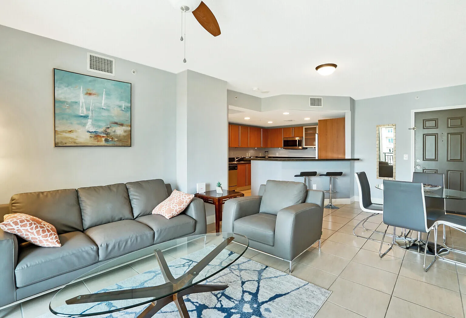 610 Clematis Condominium — Photo 3