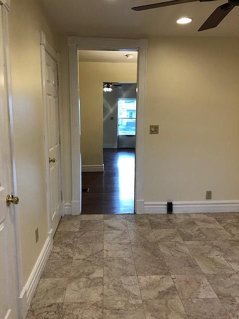 1st image of 918 W Ash St