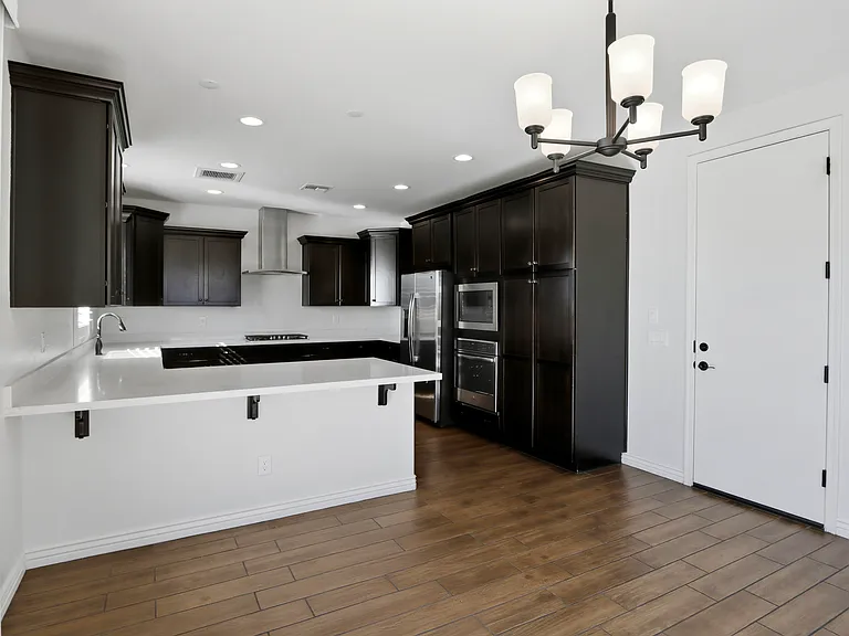 227 E Beatryce St — Photo 14