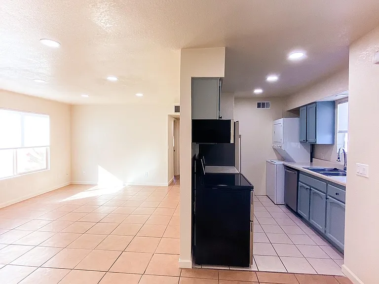 4215 Calle Barona #B — Photo 27